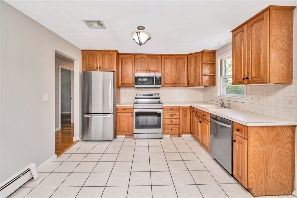 11 Coweeset Dr, Brockton, MA Photo #7