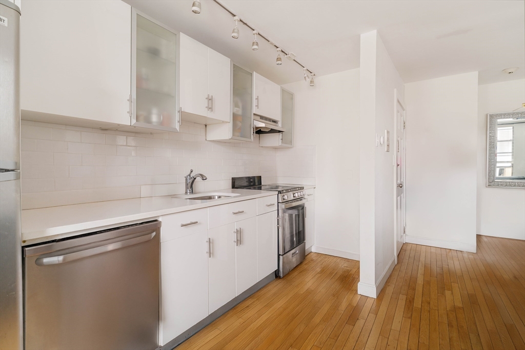 5 N Margin St 3