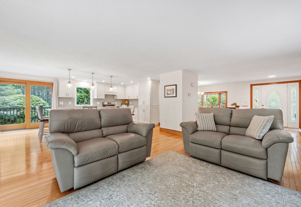 83 Micajah Pond Rd, Plymouth, MA Photo #12