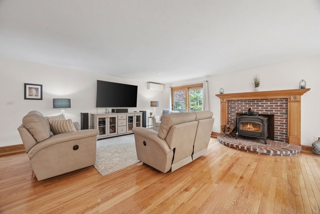 83 Micajah Pond Rd, Plymouth, MA Photo #10