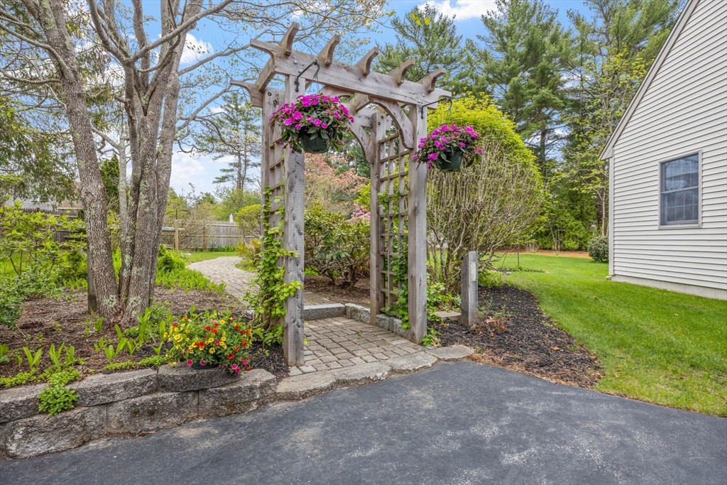 83 Micajah Pond Rd, Plymouth, MA Photo #33