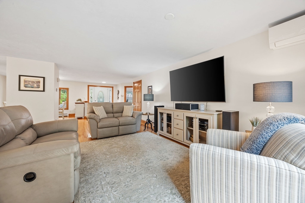 83 Micajah Pond Rd, Plymouth, MA Photo #11