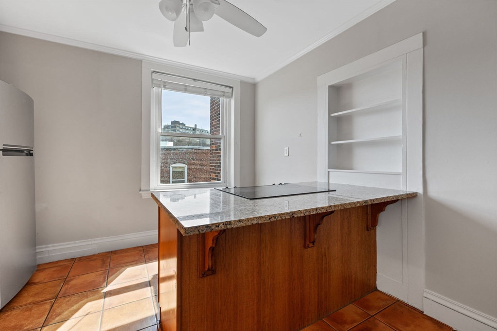 386 Riverway 8
