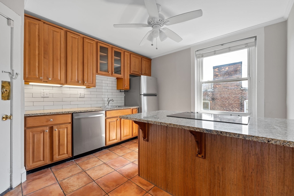 386 Riverway 8