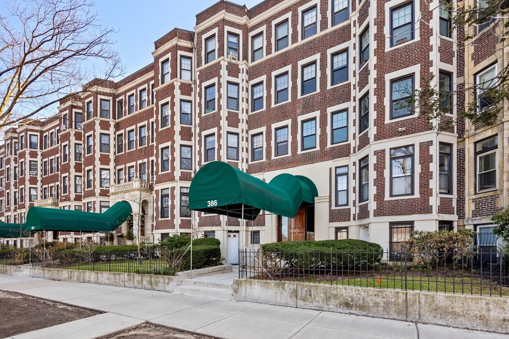 386 Riverway 8