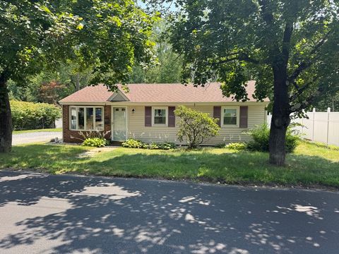 19 Candice St Clinton MA 01510