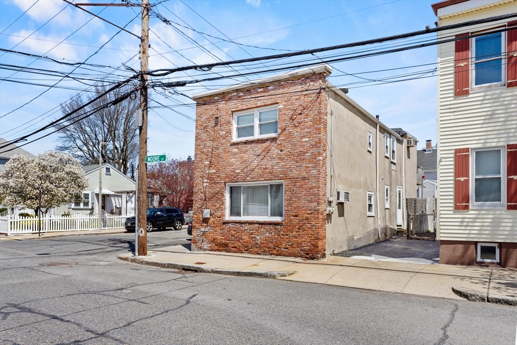 89 Moore & 57 Horace St