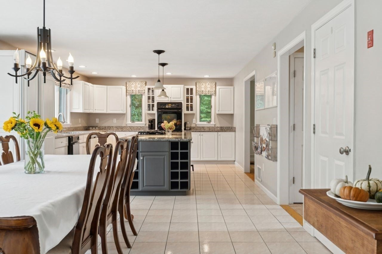 52 Moore Ln, Northborough, MA Photo #9