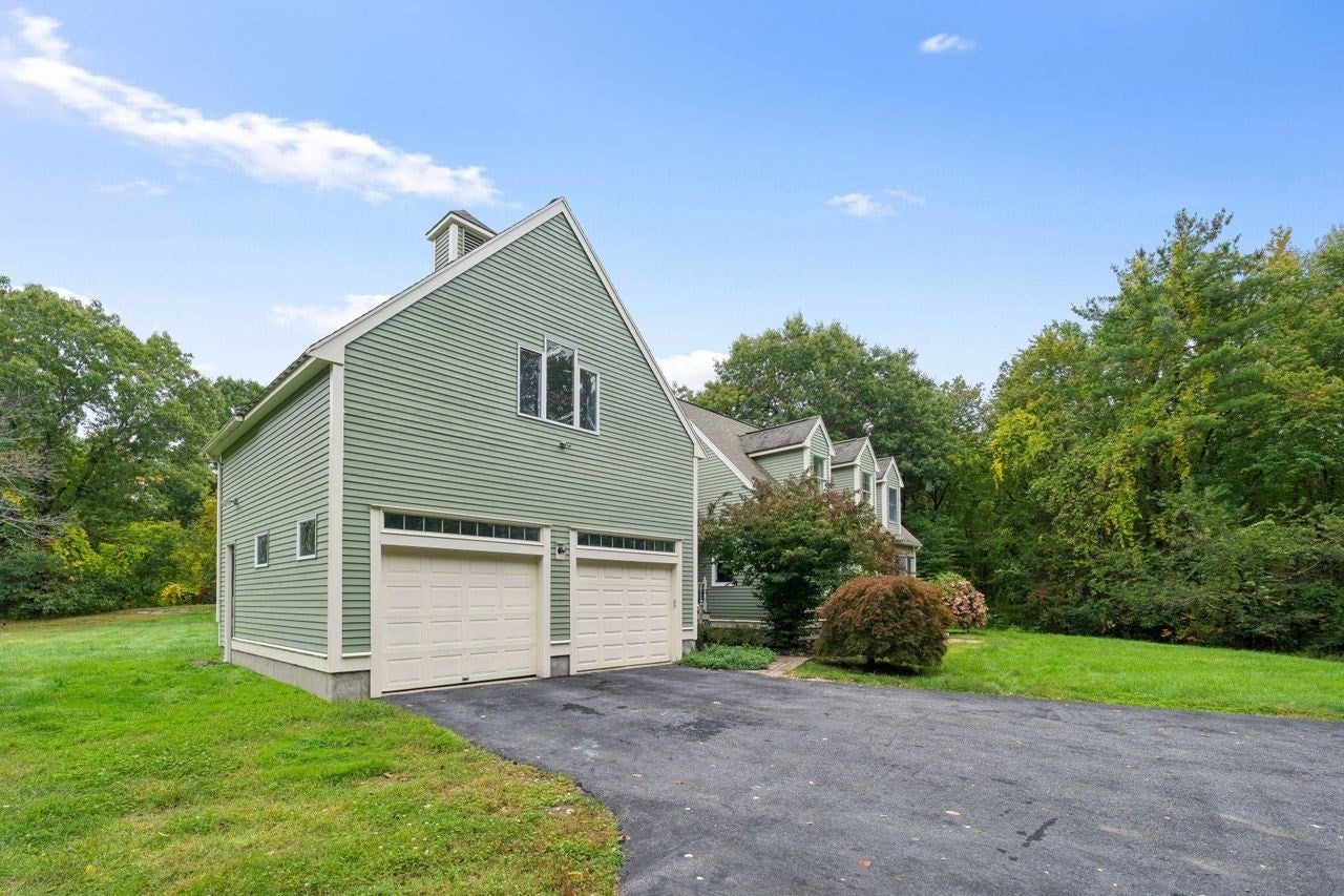 52 Moore Ln, Northborough, MA Photo #3