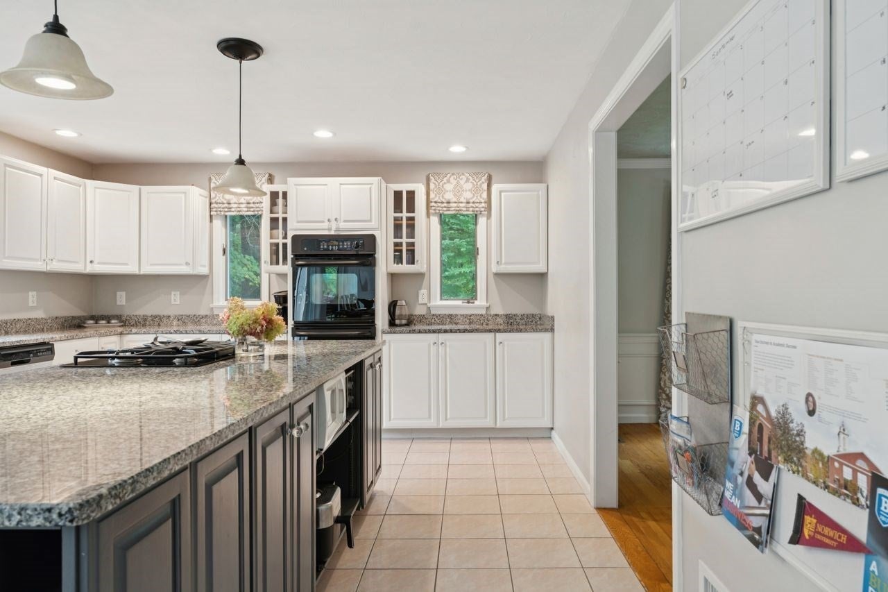 52 Moore Ln, Northborough, MA Photo #4