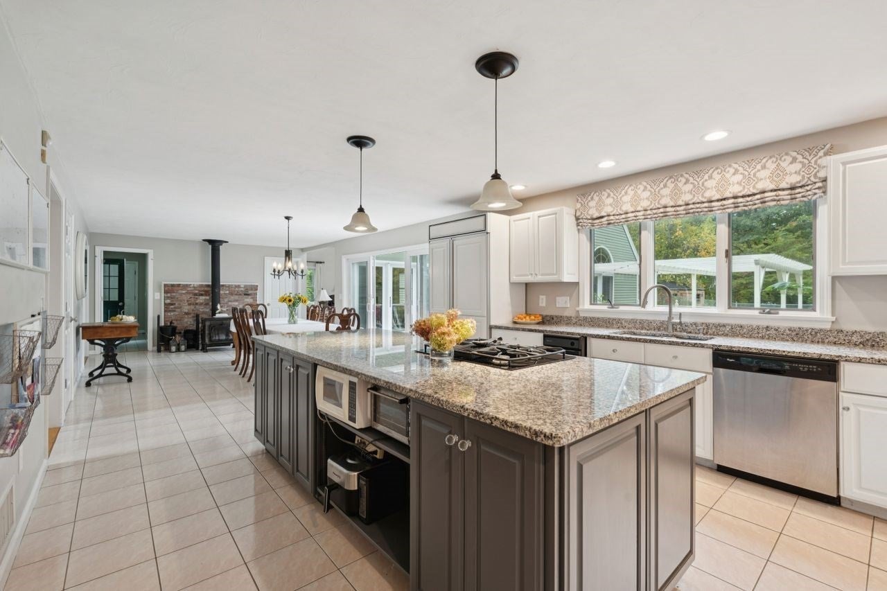 52 Moore Ln, Northborough, MA Photo #6