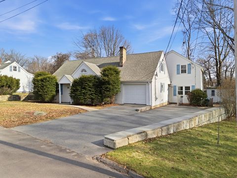 Photo of 21 Janet Cir, Shrewsbury, MA 01545 (MLS # 73505010)