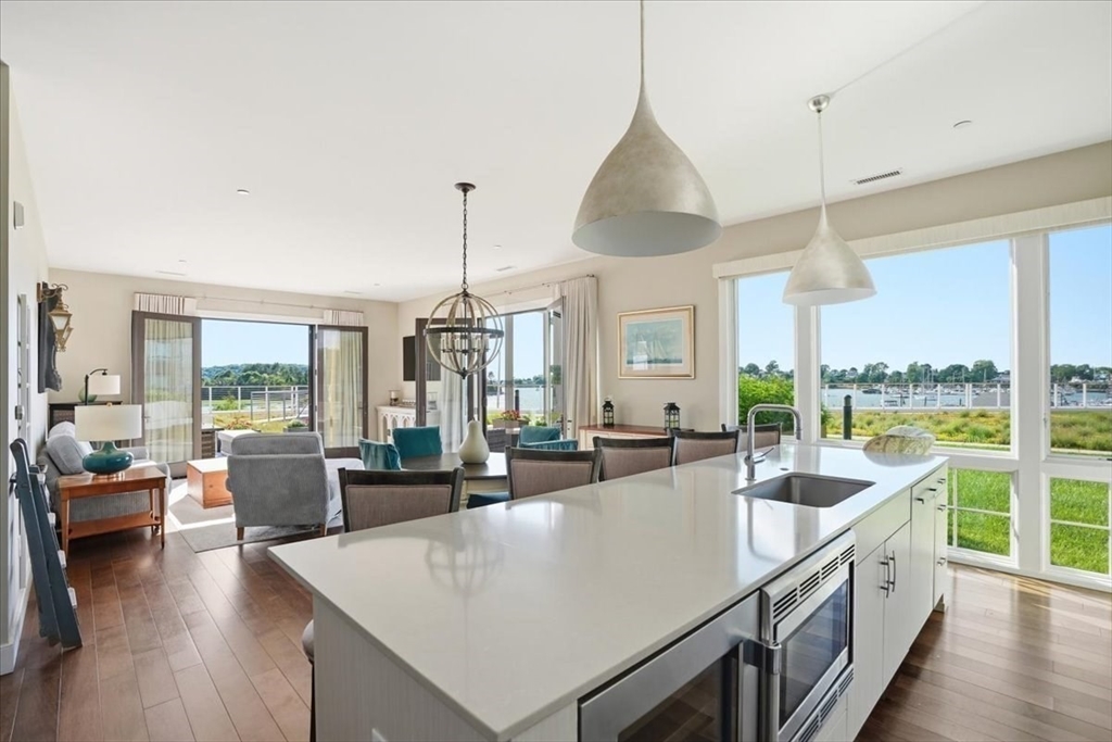10 Shipyard Dr 212