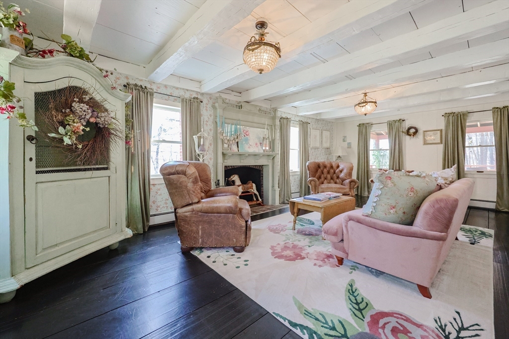 36 Ragged Hill Rd