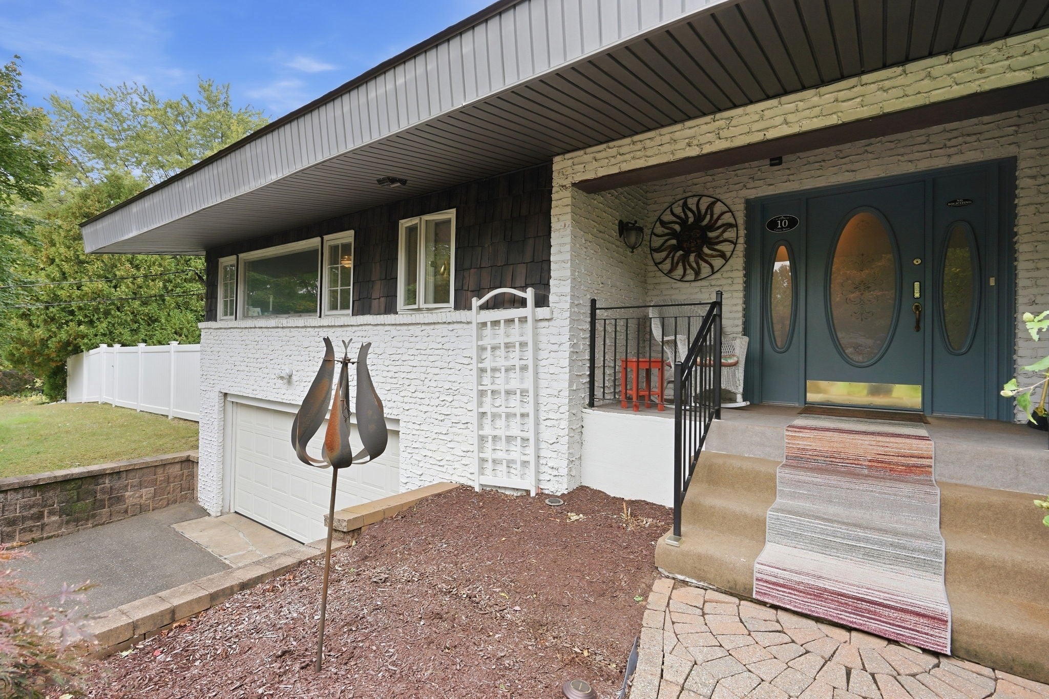 10 Circle Dr