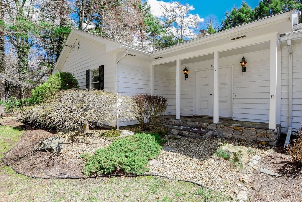 23 Holly Lane