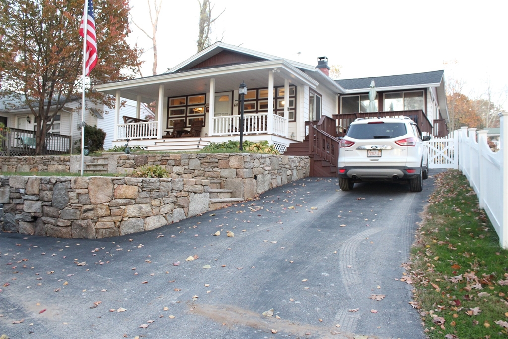 60 Shore Rd