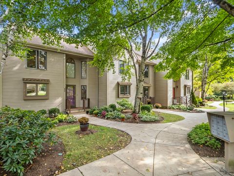 Photo of 770 Salisbury St #424, Worcester, MA 01609 (MLS # 73497146)