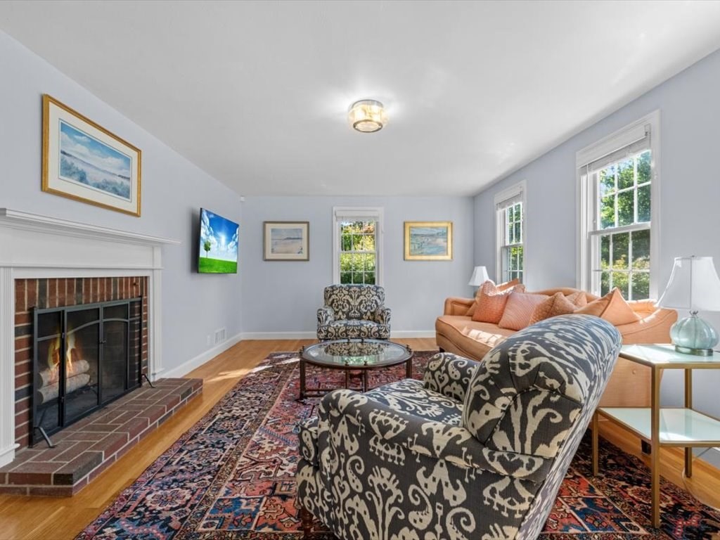 4 Huron Road