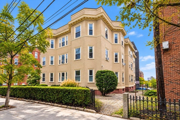 22 CENTRE ST UNIT 3, CAMBRIDGE, MA 02139 - Image be970a84f439e91efd8ff9fb4e3c0b6c/1185413566