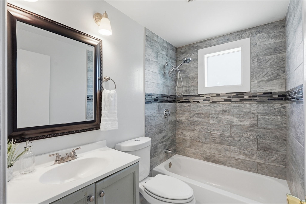 8 Bossi Ave, Randolph, MA Photo #16