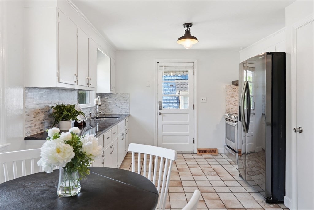8 Bossi Ave, Randolph, MA Photo #5