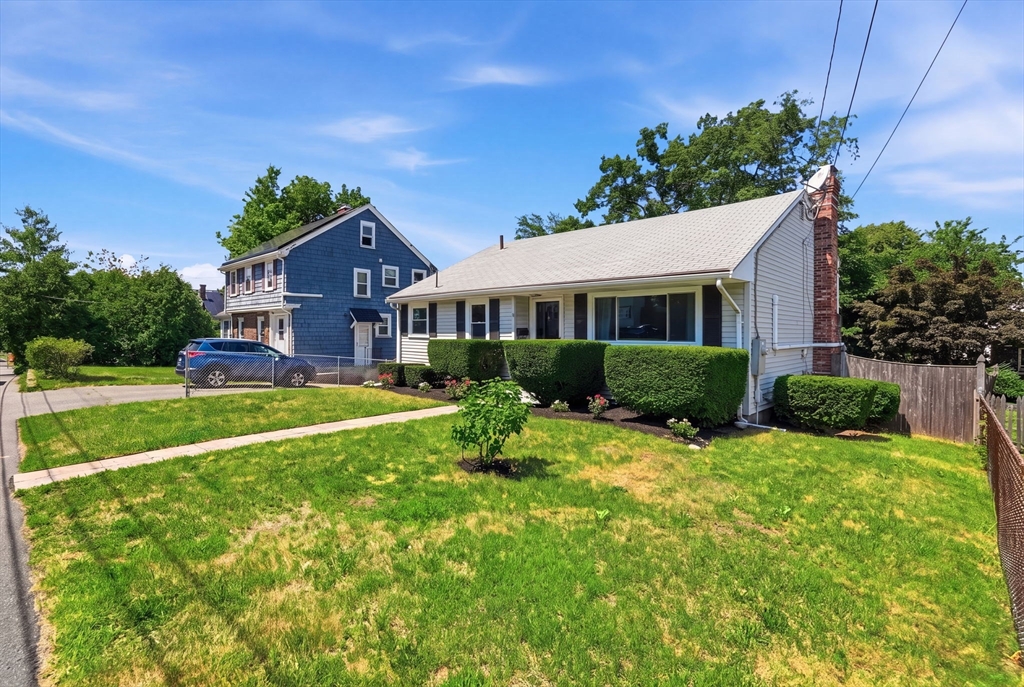 8 Bossi Ave, Randolph, MA Photo #2