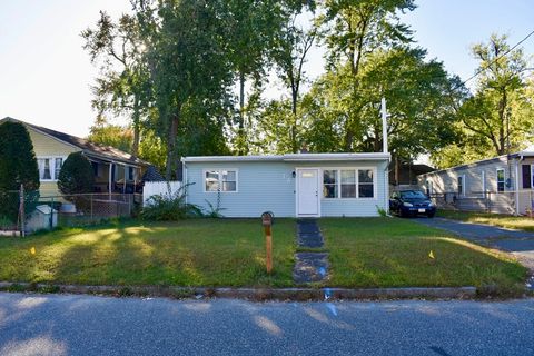 Photo of 34 Wallace St, Springfield, MA 01119 (MLS # 73442133)