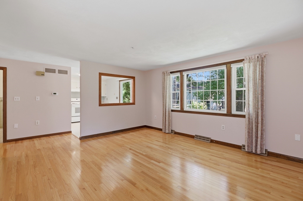 15 Meetinghouse Road 15