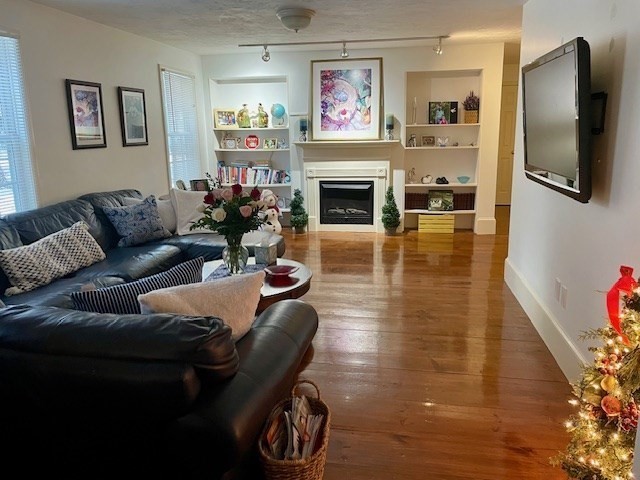 697 Main St