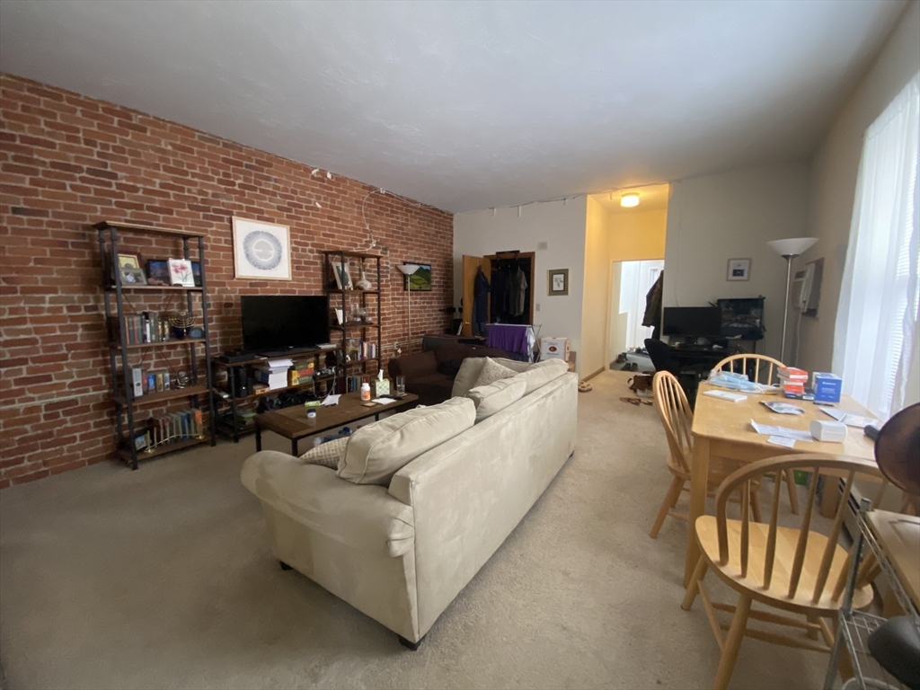 Click for 12 Westland Ave #5, Boston, MA slideshow