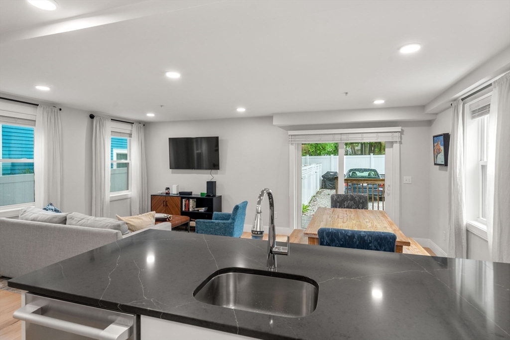 11 Cameron St 1