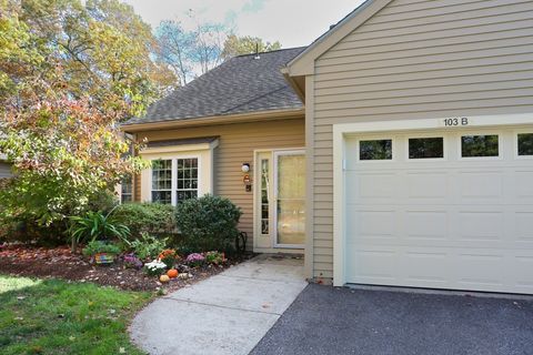 103 Ridgefield Cir B Clinton MA 01510