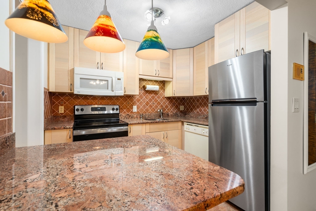 655 Saw Mill Brook Pkwy 11