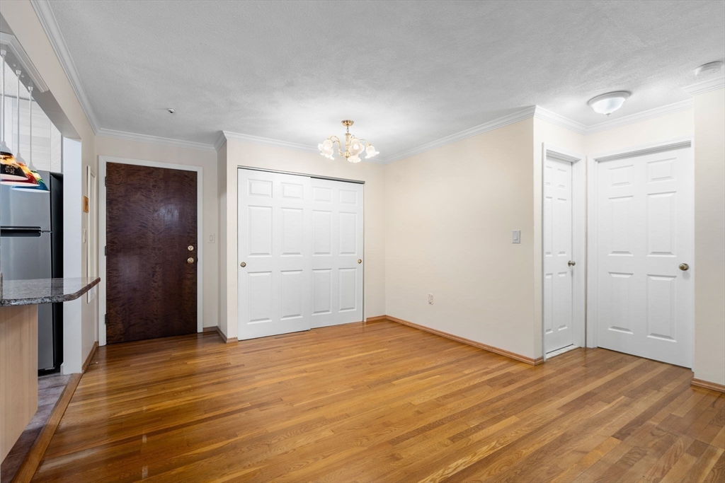 655 Saw Mill Brook Pkwy 11