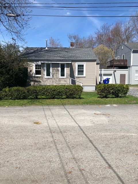 Photo of 9 Palmer Ave, Warren, RI 02885 (MLS # 73504981)
