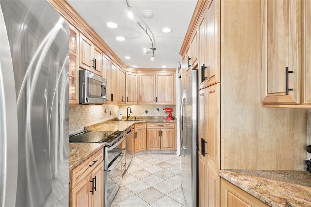 1002 Pine Brook Dr #20, Peabody, MA, 1002 Pine Brook Dr #20, Peabody, MA Photo #11