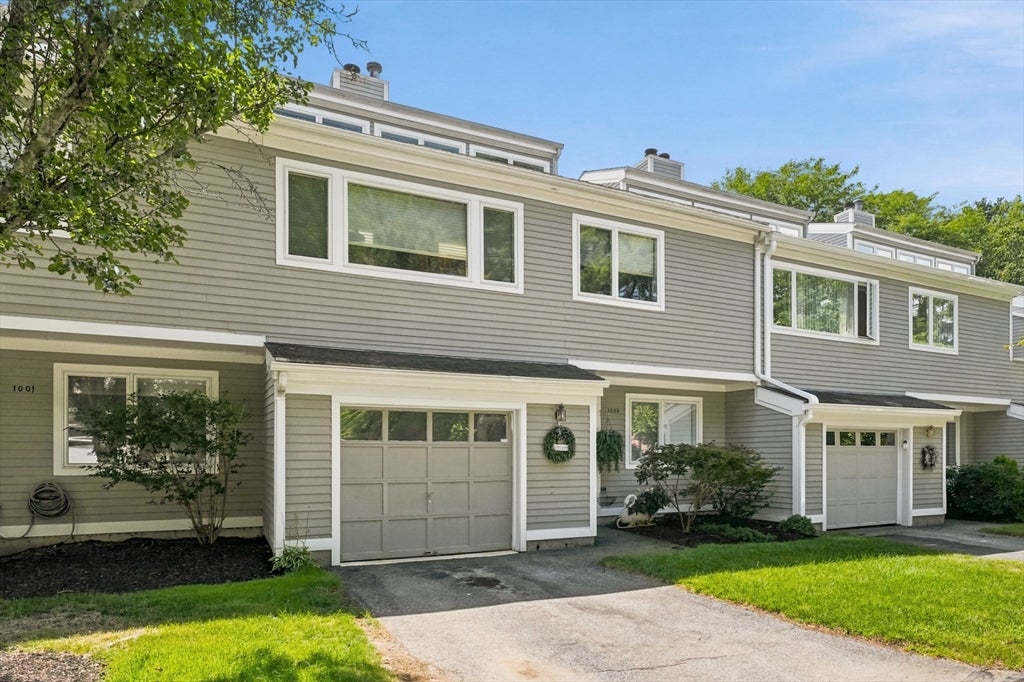 Photo of 1002 Pine Brook Dr, Peabody, MA