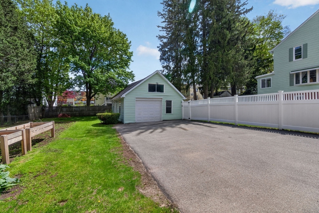 7 East Greenwood St, Amesbury, MA Photo #9