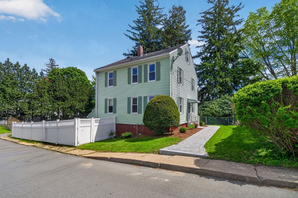 7 East Greenwood St, Amesbury, MA Photo #1