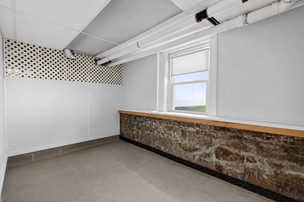 7 East Greenwood St, Amesbury, MA Photo #42