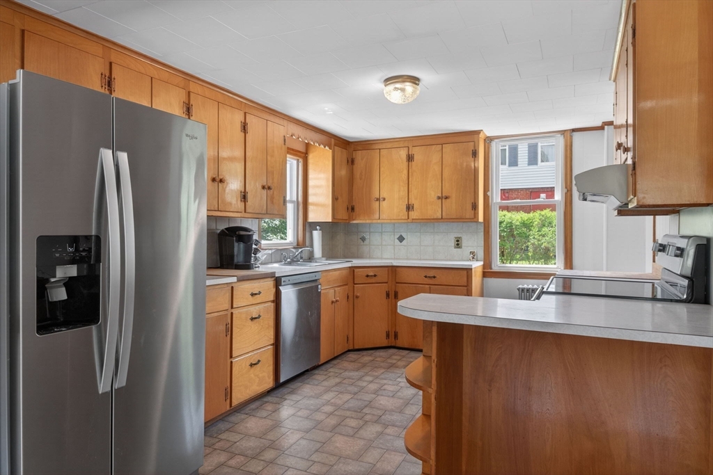 7 East Greenwood St, Amesbury, MA Photo #17