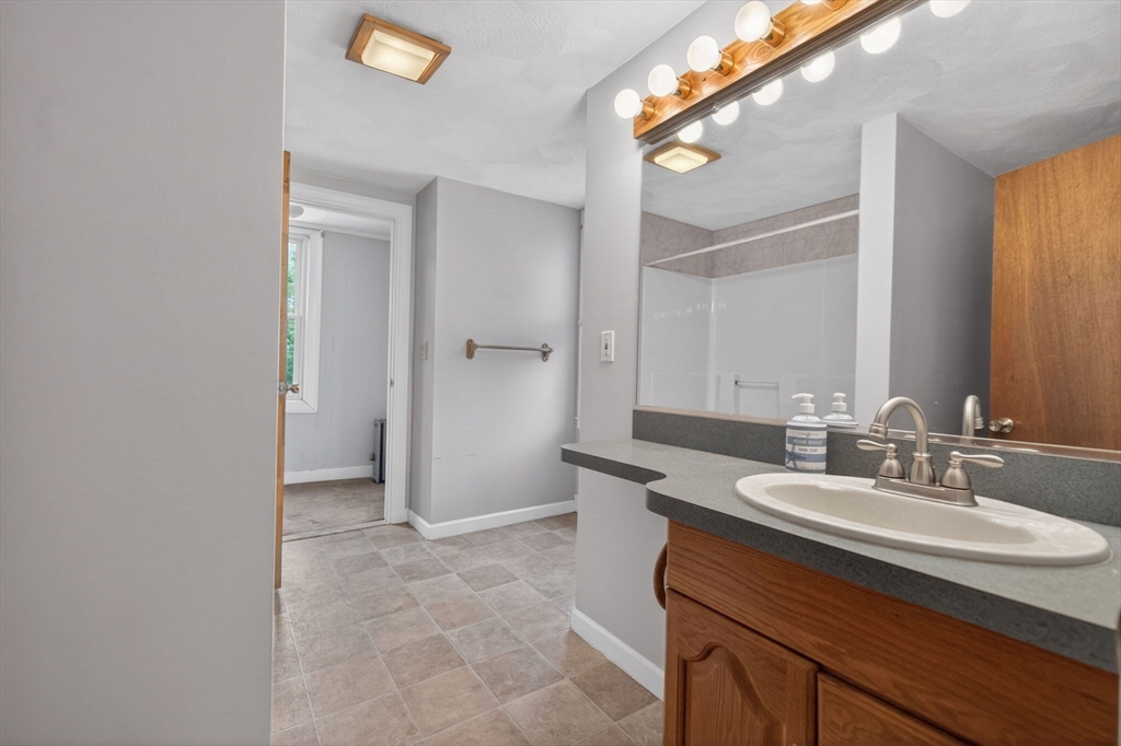 7 East Greenwood St, Amesbury, MA Photo #35