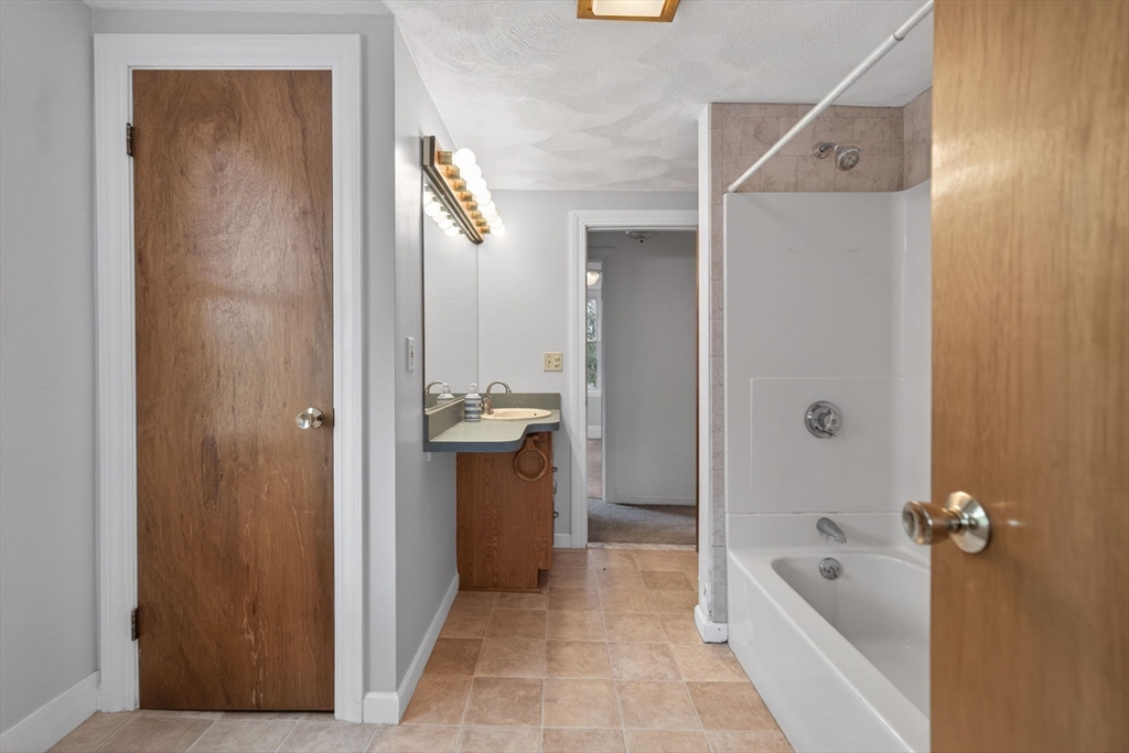 7 East Greenwood St, Amesbury, MA Photo #34