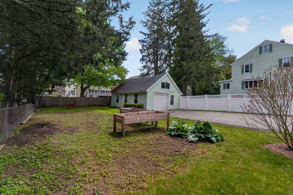 7 East Greenwood St, Amesbury, MA Photo #11