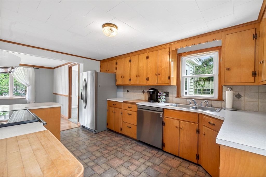 7 East Greenwood St, Amesbury, MA Photo #16
