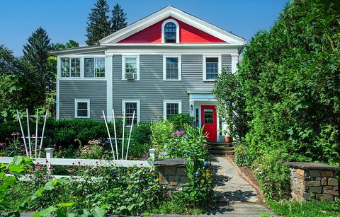 218 Elm St. Northampton MA 01060