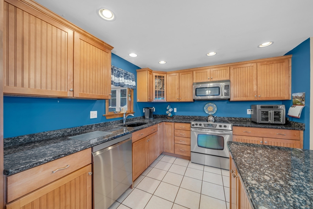 88 Whitehall Rd, Amesbury, MA Photo #18