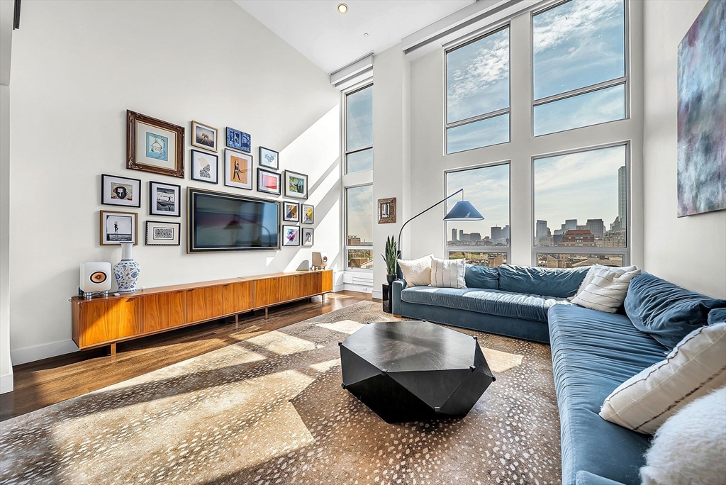 360 Newbury Street PH807