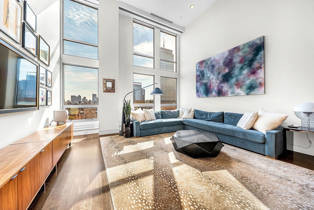 360 Newbury Street PH807
